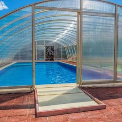 Abri de piscine coulissant : prix et installation