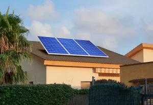 Quelles aides pour l'installation de panneaux solaires photovoltaïques dans le Var ?