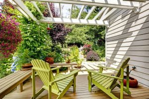 Peinture bois pour sa terrasse : comment la choisir ?
